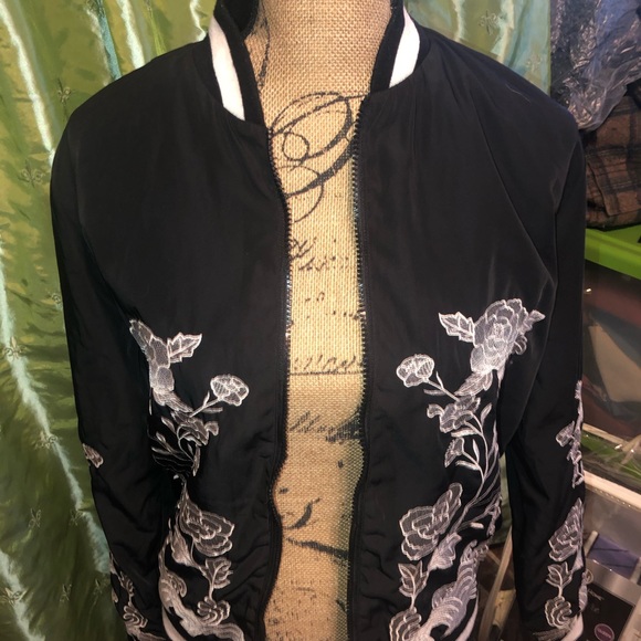 Forever 21 Bomber jacket💕 - Picture 2 of 8